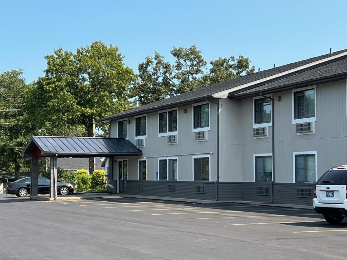 Hilltop Inn & Suites Grove Екстериор снимка