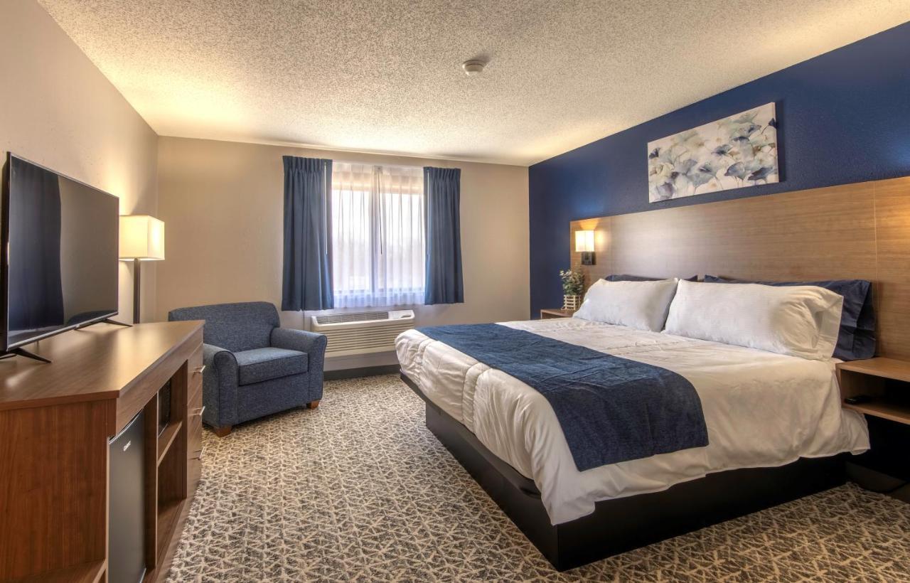 Hilltop Inn & Suites Grove Екстериор снимка