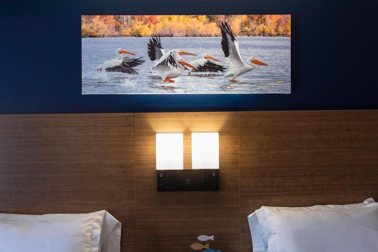 Hilltop Inn & Suites Grove Екстериор снимка