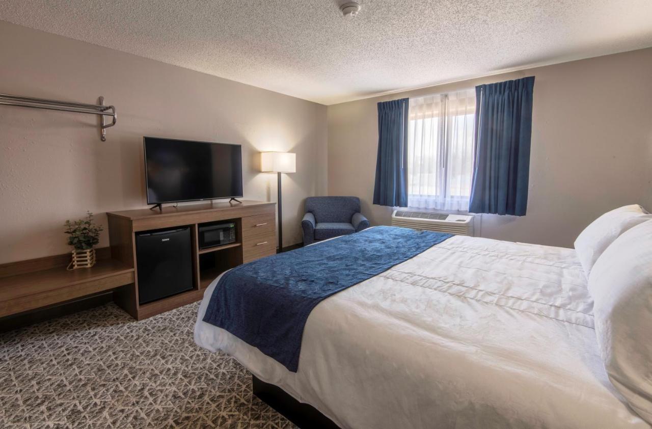 Hilltop Inn & Suites Grove Екстериор снимка