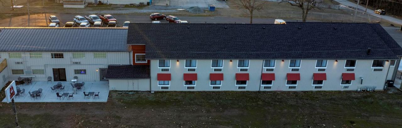Hilltop Inn & Suites Grove Екстериор снимка