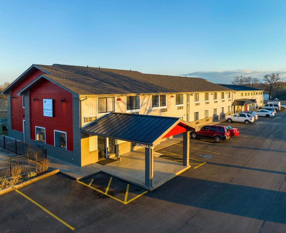 Hilltop Inn & Suites Grove Екстериор снимка