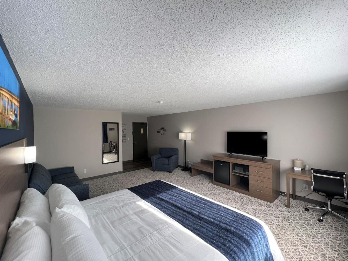Hilltop Inn & Suites Grove Екстериор снимка
