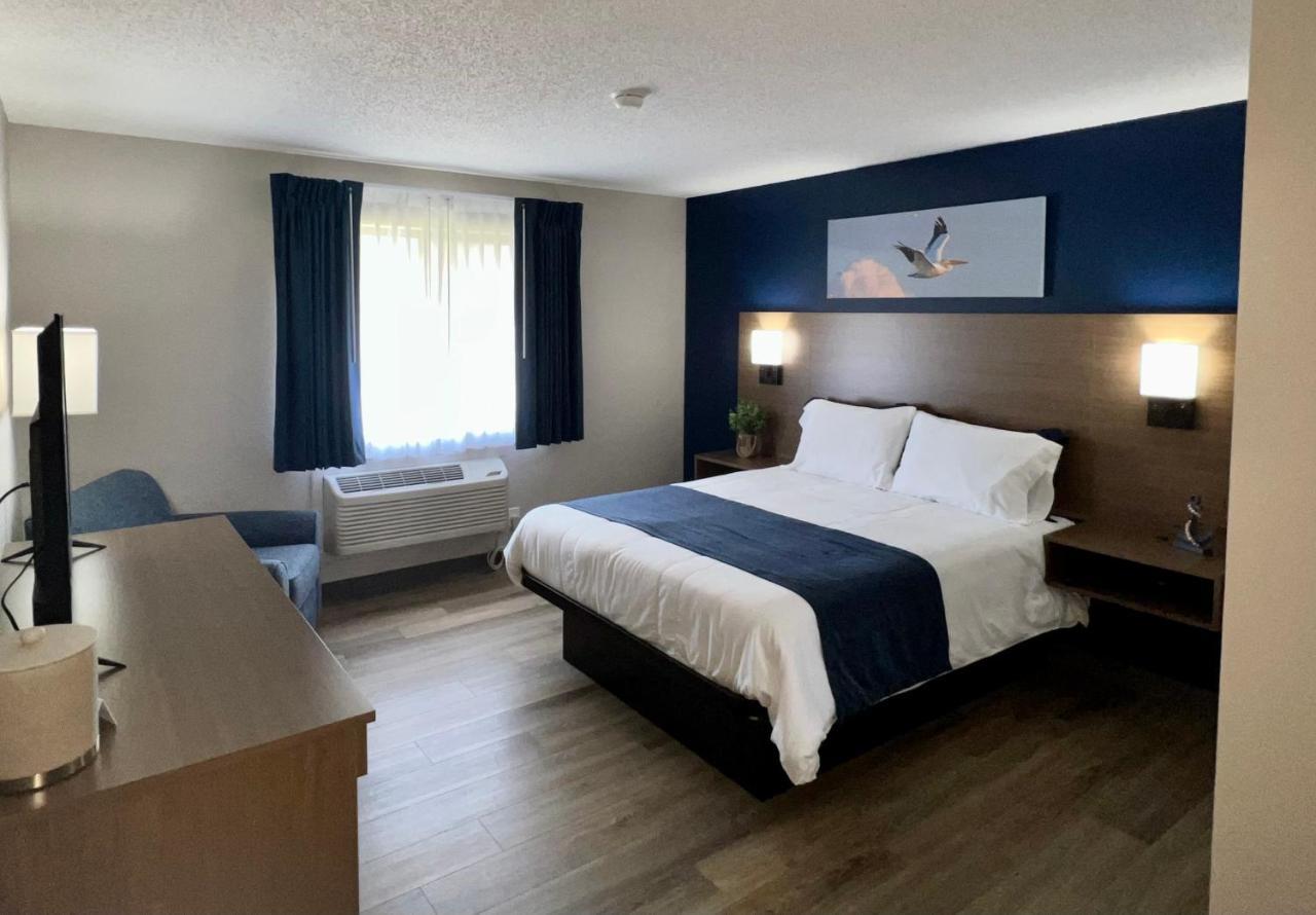 Hilltop Inn & Suites Grove Екстериор снимка